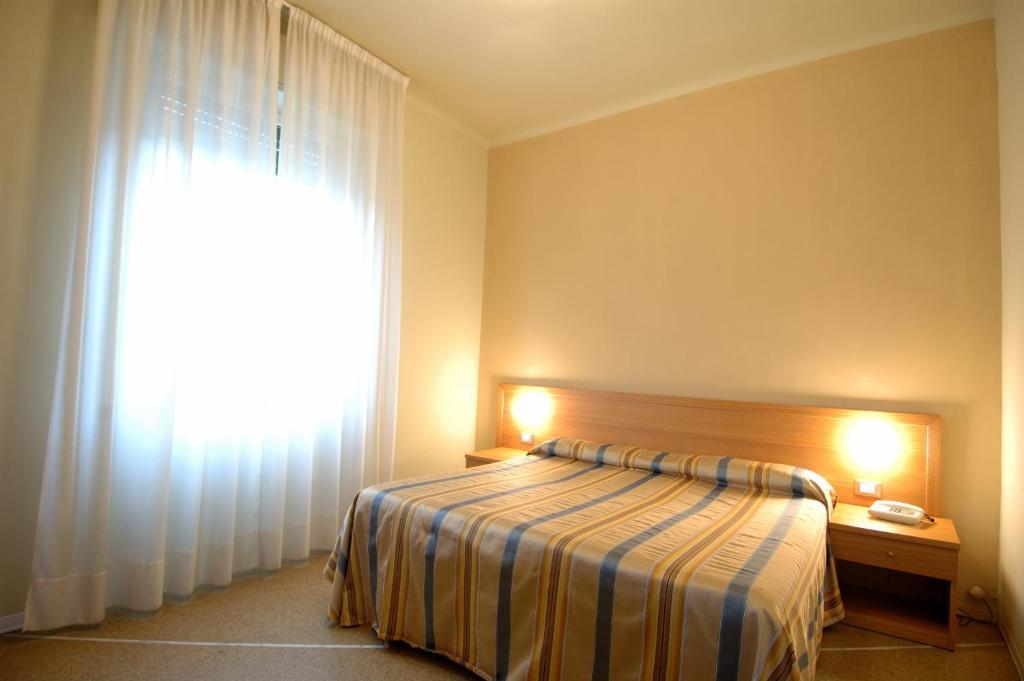 Hotel Moderno Піза Номер фото