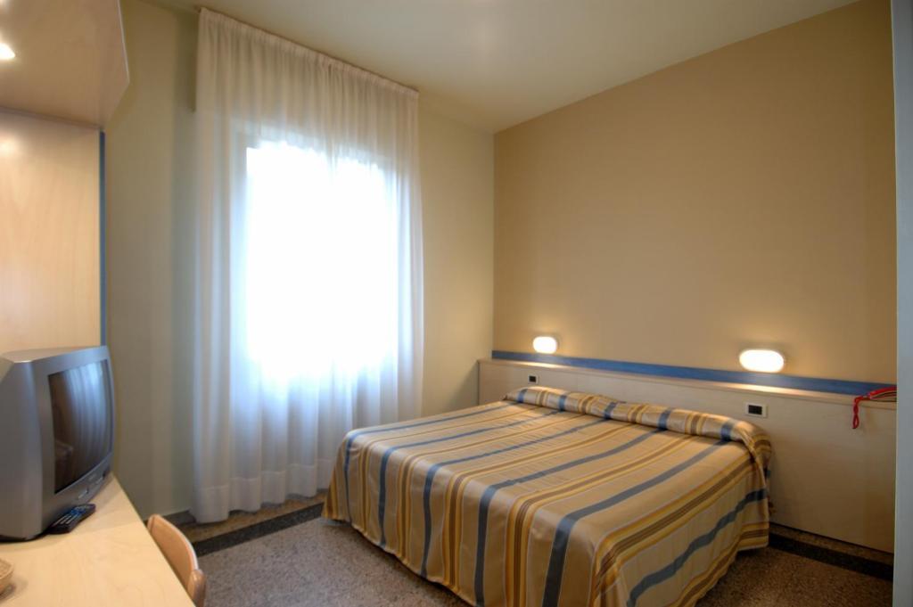 Hotel Moderno Піза Номер фото