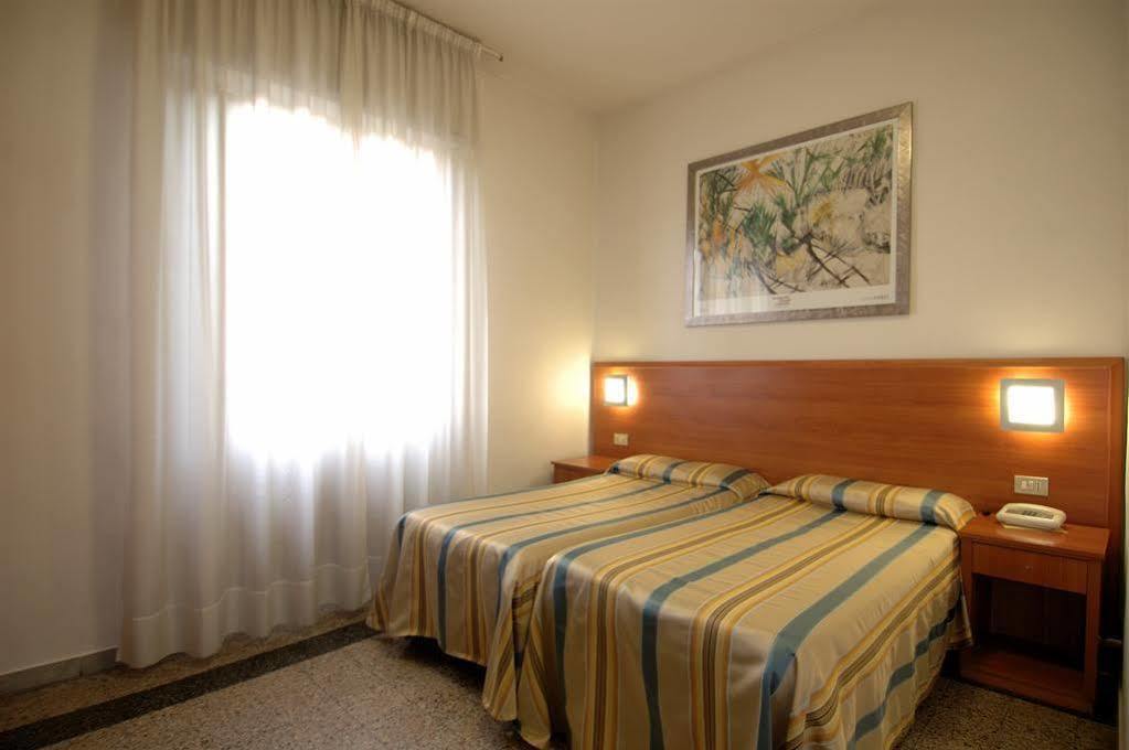 Hotel Moderno Піза Екстер'єр фото