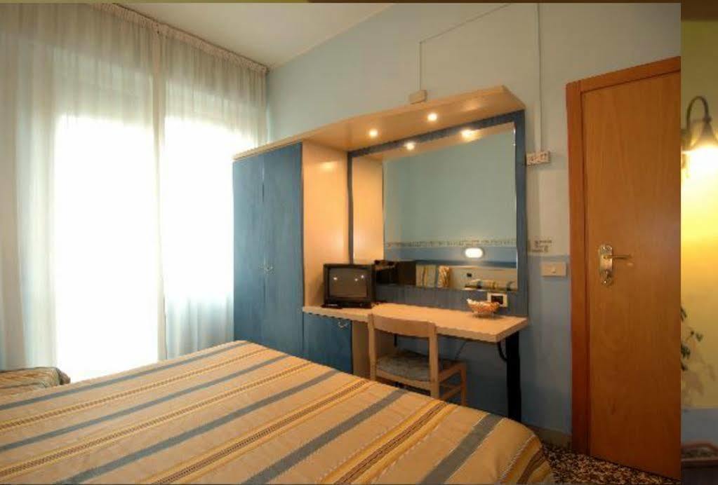 Hotel Moderno Піза Екстер'єр фото