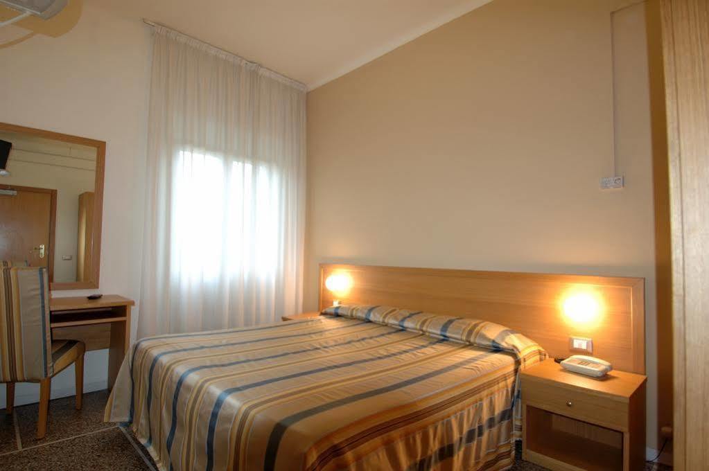 Hotel Moderno Піза Екстер'єр фото